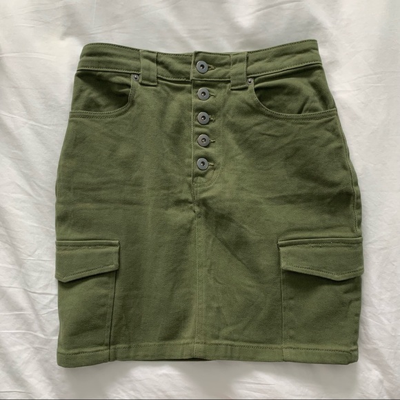 H&M Divided Cargo Style Skirt in Khaki Green - Picture 2 of 4